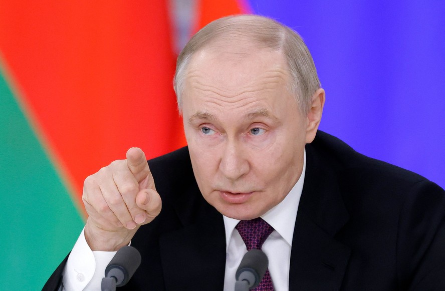 O presidente russo, Vladimir Putin, fala durante coletiva de imprensa na quinta-feira