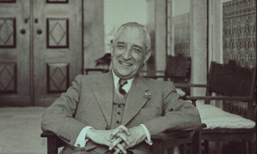 UFRJ cassa título de ‘Doutor Honoris Causa’ de Salazar, que liderou regime autoritário em Portugal por 36 anos - QTU Questões do Universo