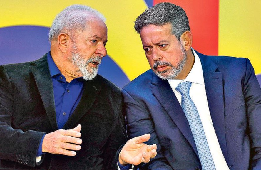 O presidente Luiz Inácio Lula da Silva e o deputado Arthur Lira em solenidade oficial