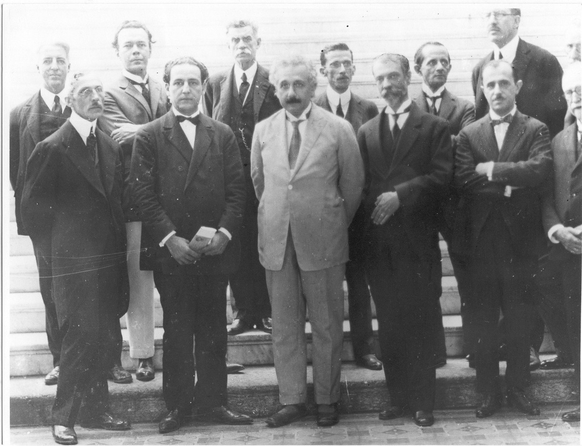 Einstein se referiu a brasileiros como 'macacos' e 'amolecidos pelos trópicos' em diário; entenda