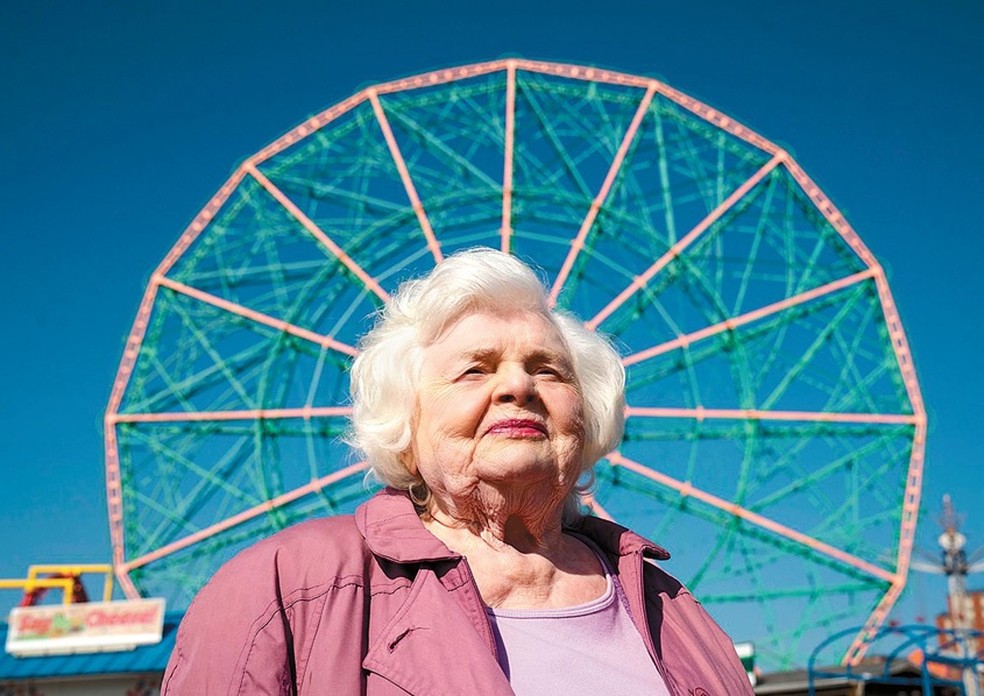 June Squibb em “Eleanor the great”, a estreia de Scarlett Johansson na direção — Foto: Divulgação