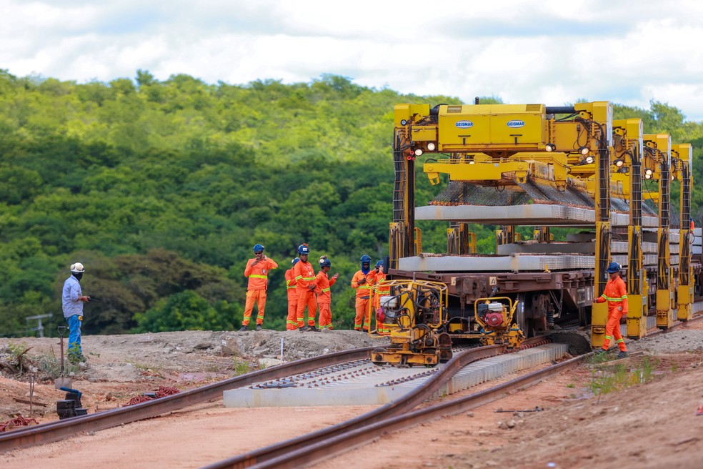 Trecho da Ferrovia Transnordestina feito com verba do programa — Foto: Márcio Ferreira/MT