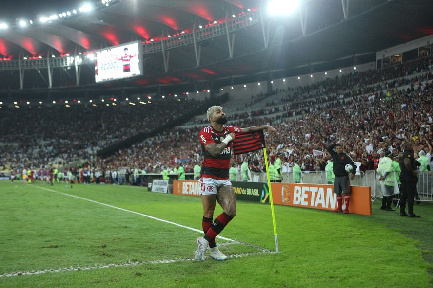 Gabigol comemora gol do Flamengo contra o Fluminense e a vaga nas quartas de final da Copa do Brasil.