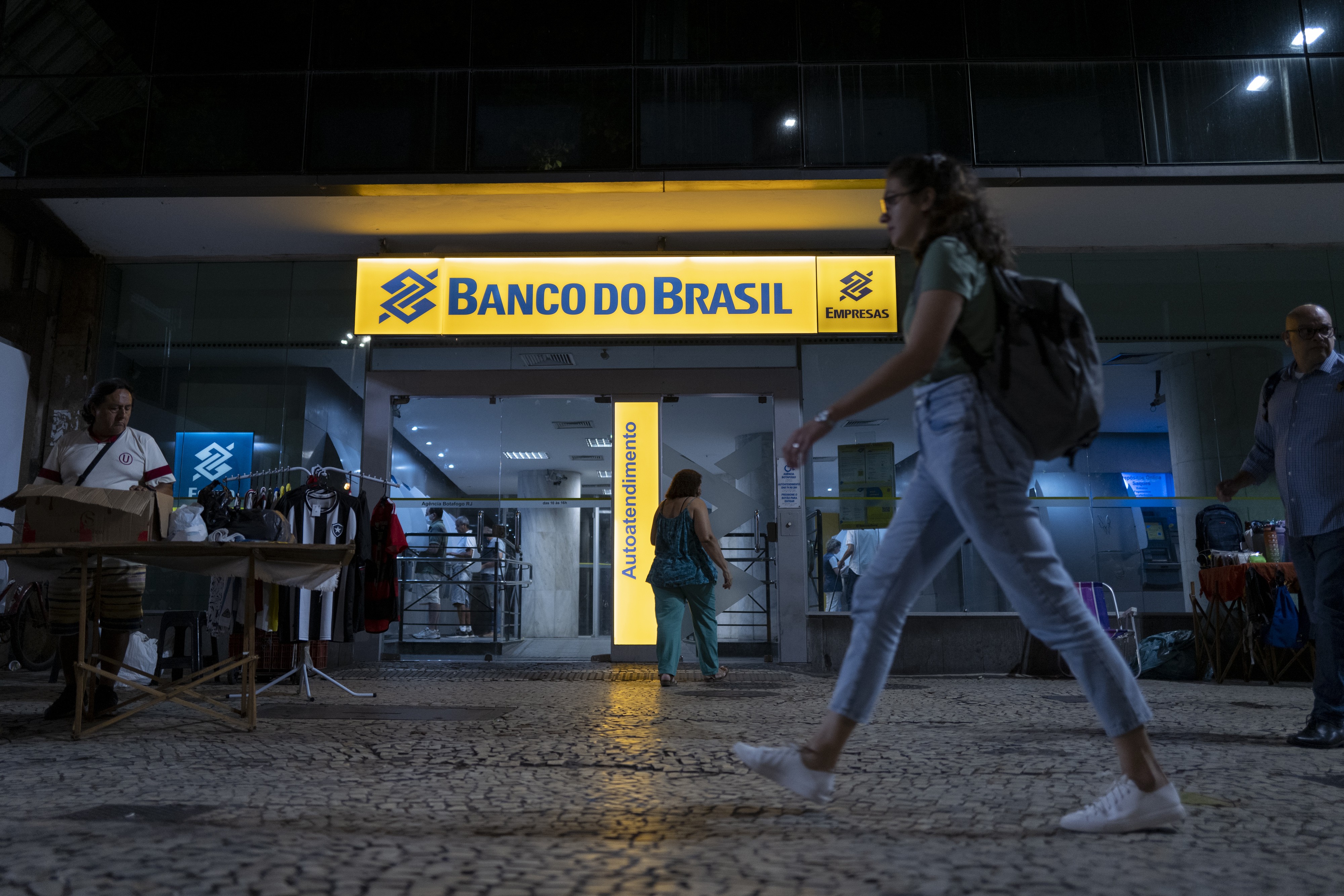 Banco do Brasil diz que bolsonaristas tentam coagir instituições financeiras e geram risco de corrida bancária em ofício à AGU