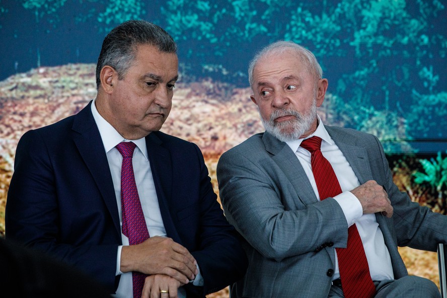 Presidente Lula e Rui Costa na Cerimônia de assinatura do contrato de concessão da BR-381