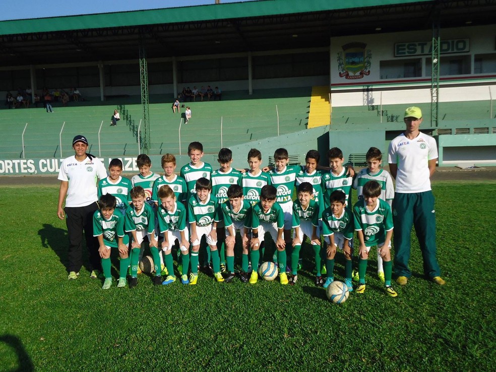 Nívia de Lima (à esquerda) trabalha com a base da Chapecoense há 12 anos — Foto: Arquivo pessoal