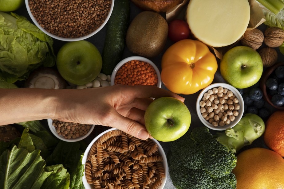 Cólicas e inchaço: os 8 alimentos saudáveis que causam essas condições
