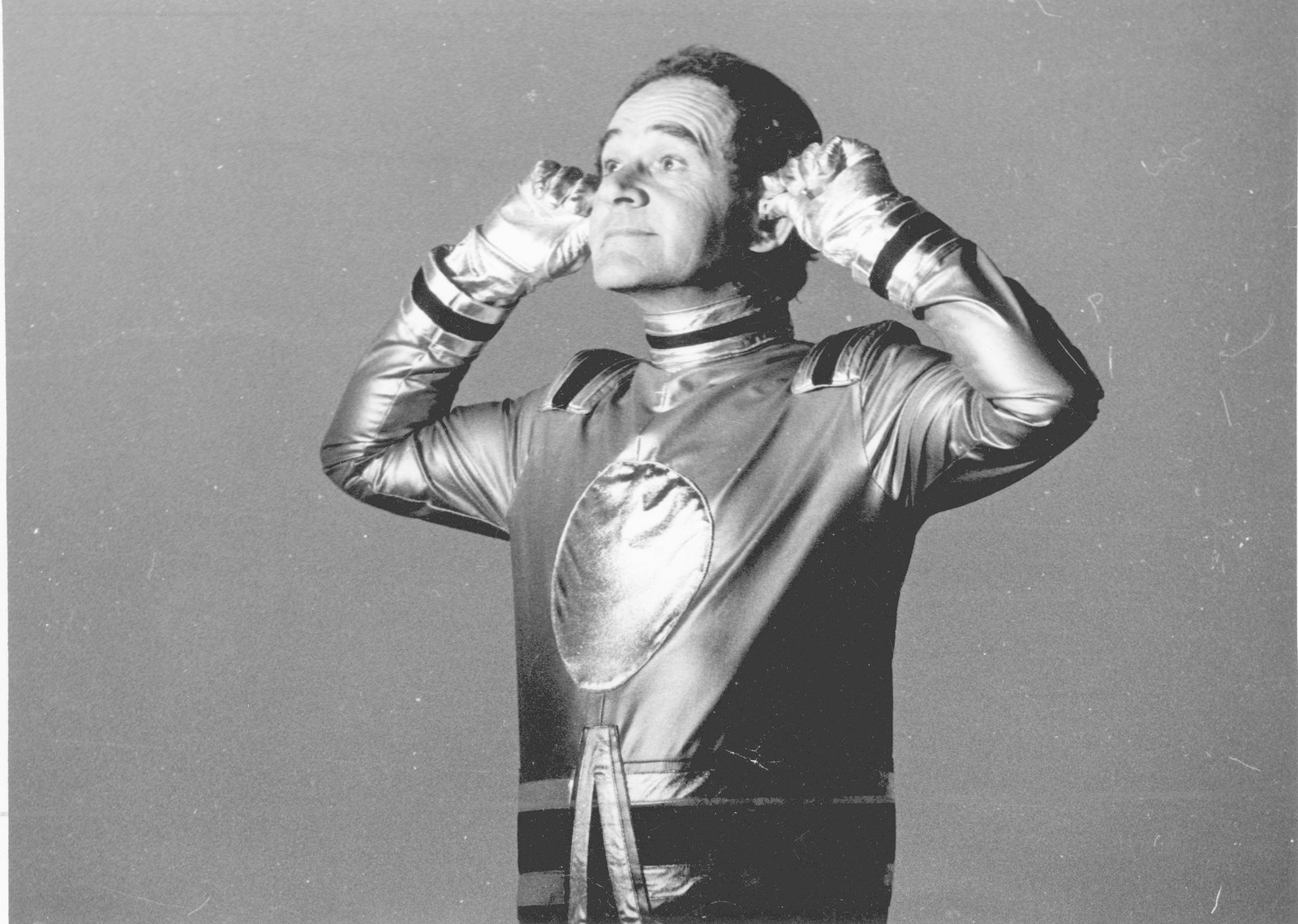 Carlos Bronco Dinossauro (Ronald Golias) em “Super Bronco” — Foto: Divulgação