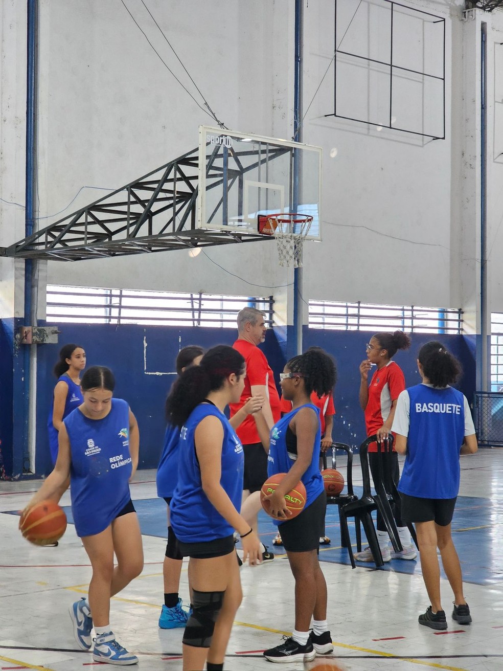 Além da prática esportiva, o programa promove disciplina, responsabilidade e trabalho em equipe — Foto: Acervo SEME/Divulgação