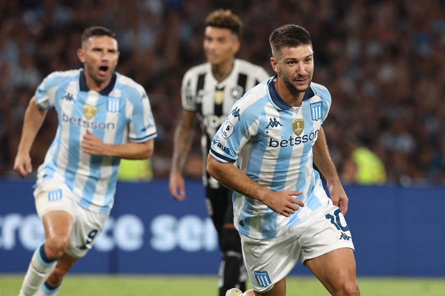 Vietto comemora o gol que abriu o placar da partida