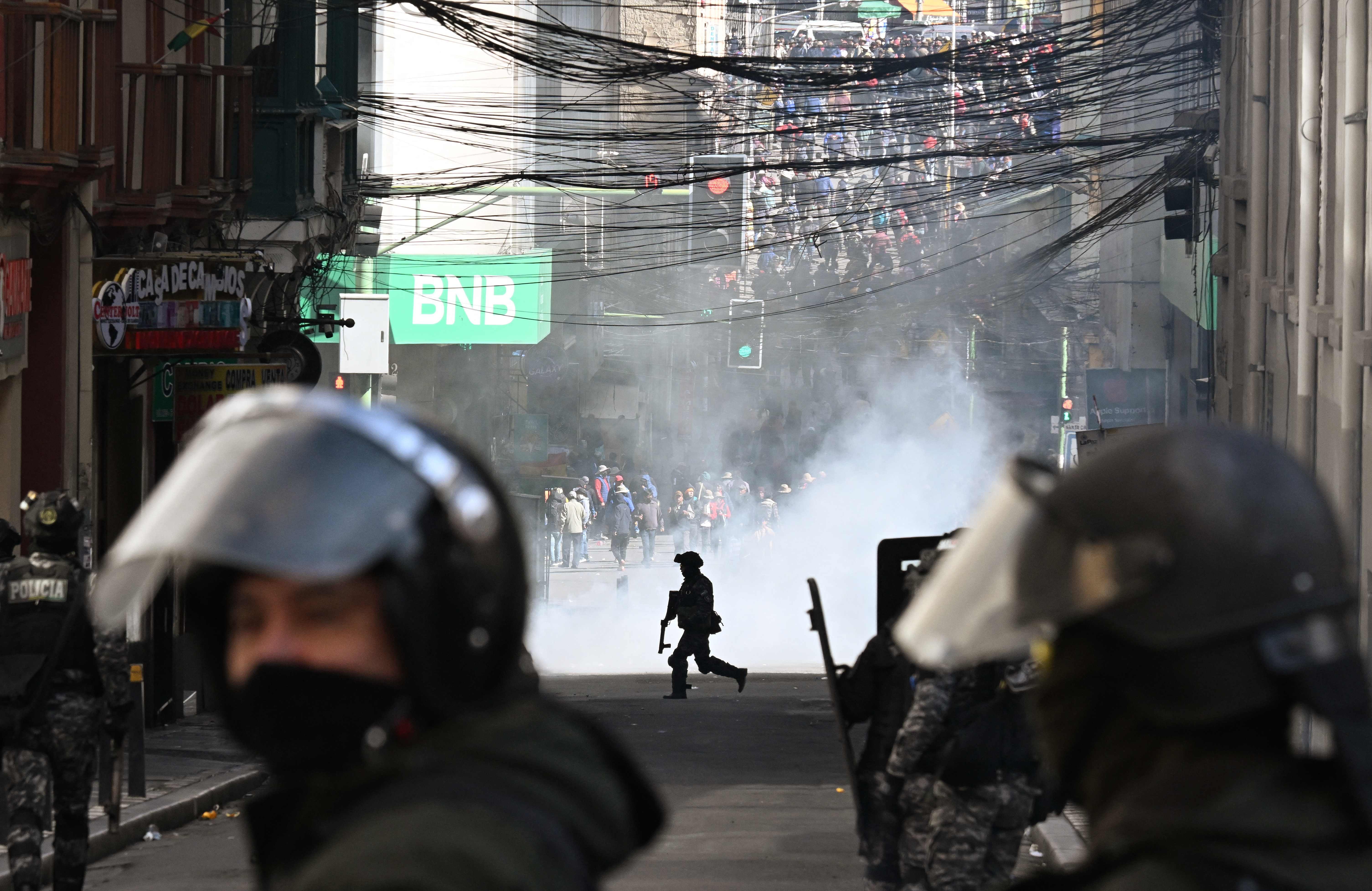 Presidente da Bolívia fala em teste à democracia enquanto protestos por sua renúncia entram na quarta semana