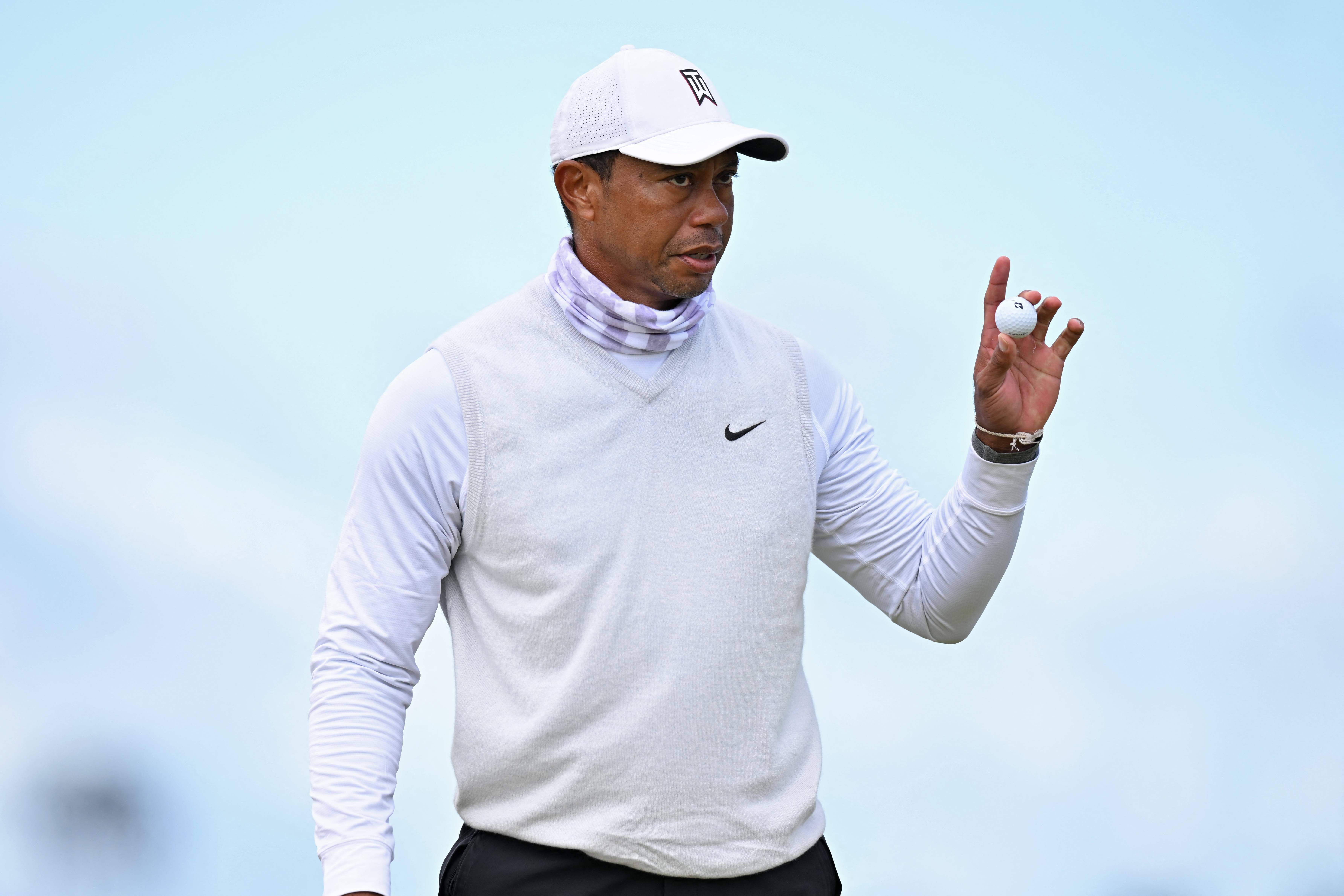 Lenda do golfe, Tiger Woods deve mudar versão sobre acidente de carro em que estaria embriagado - QTU Questões do Universo