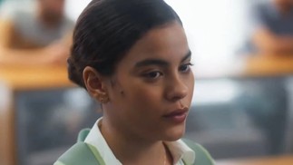 Jenifer, personagem de Bella Campos, descobriu que foi concebida após sua mãe ser violentada — Foto: Reprodução/TV Globo