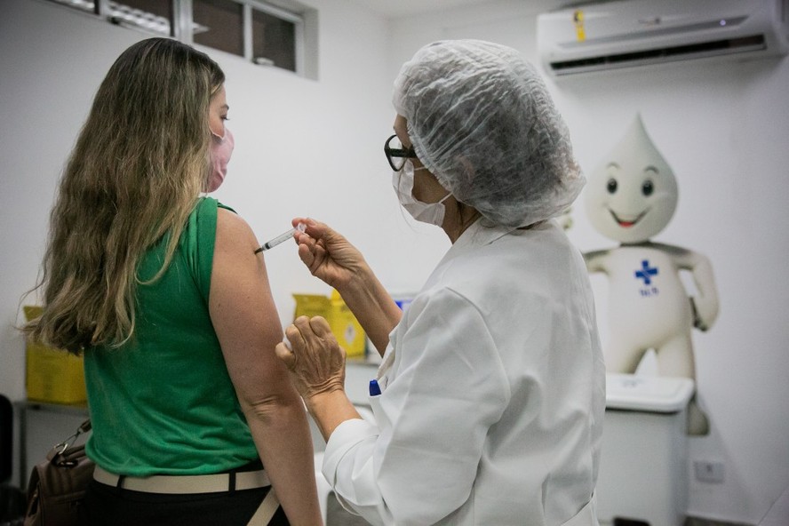 Vacina&ccedil;&atilde;o contra a Covid--19 no Rio