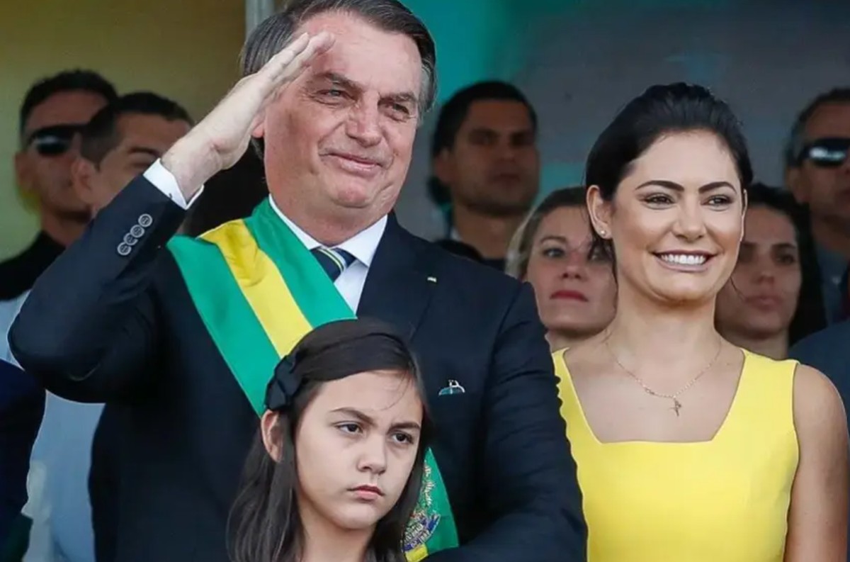 Chegada de Laura Bolsonaro a Colégio Militar causa aflição em professores