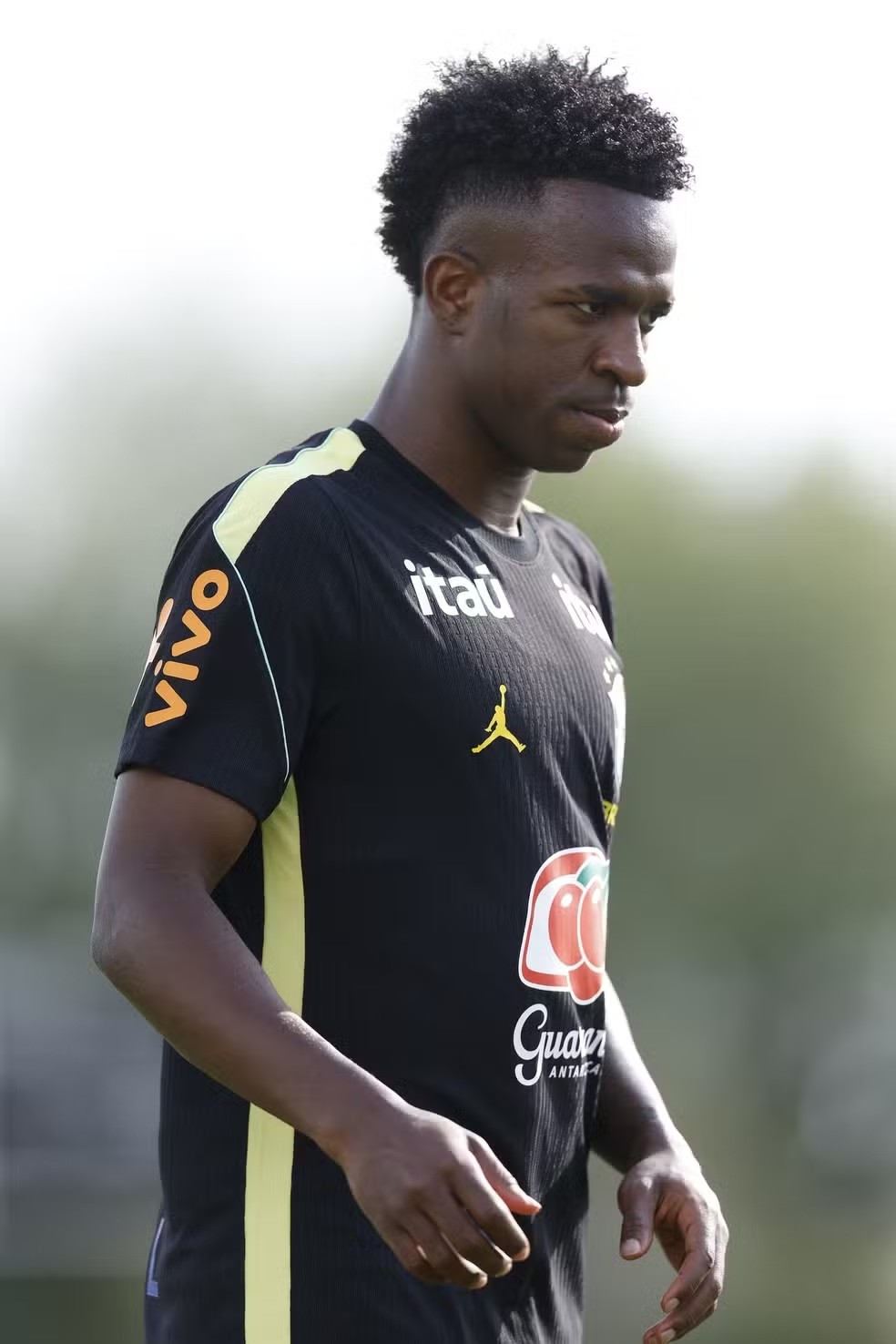 Vini Jr. volta a treinar com a seleção brasileira antes de amistoso com a Croácia