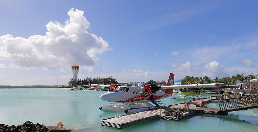 Aeronave da Trans Maldivian no terminal de hidroaviões do aeroporto de Malé, capital das MaldivasReprodução