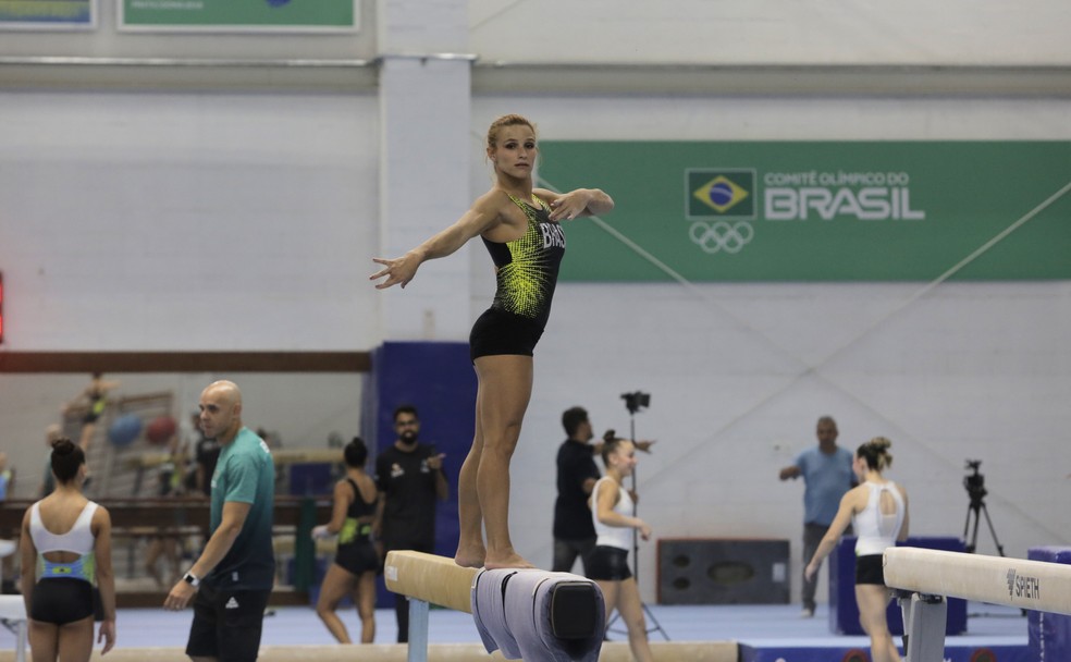 Jade Barbosa, em treinamento com a seleção brasileira, no Rio de Janeiro — Foto: Fábio Rossi/O Globo