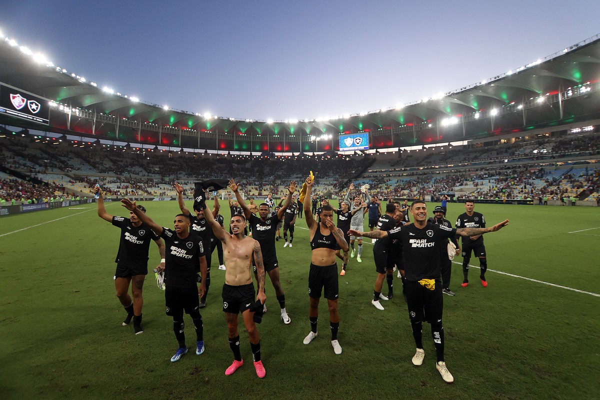 GUIA DO BRASILEIRÃO: sob pressão e sem dar show, Botafogo precisa de  mudanças para voltar à Série A - Lance!
