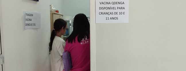Vacinação no DF contra a dengue deixou pais frustrados por restrição ainda maior na idade permitida — Foto: Karolini Bandeira / O Globo