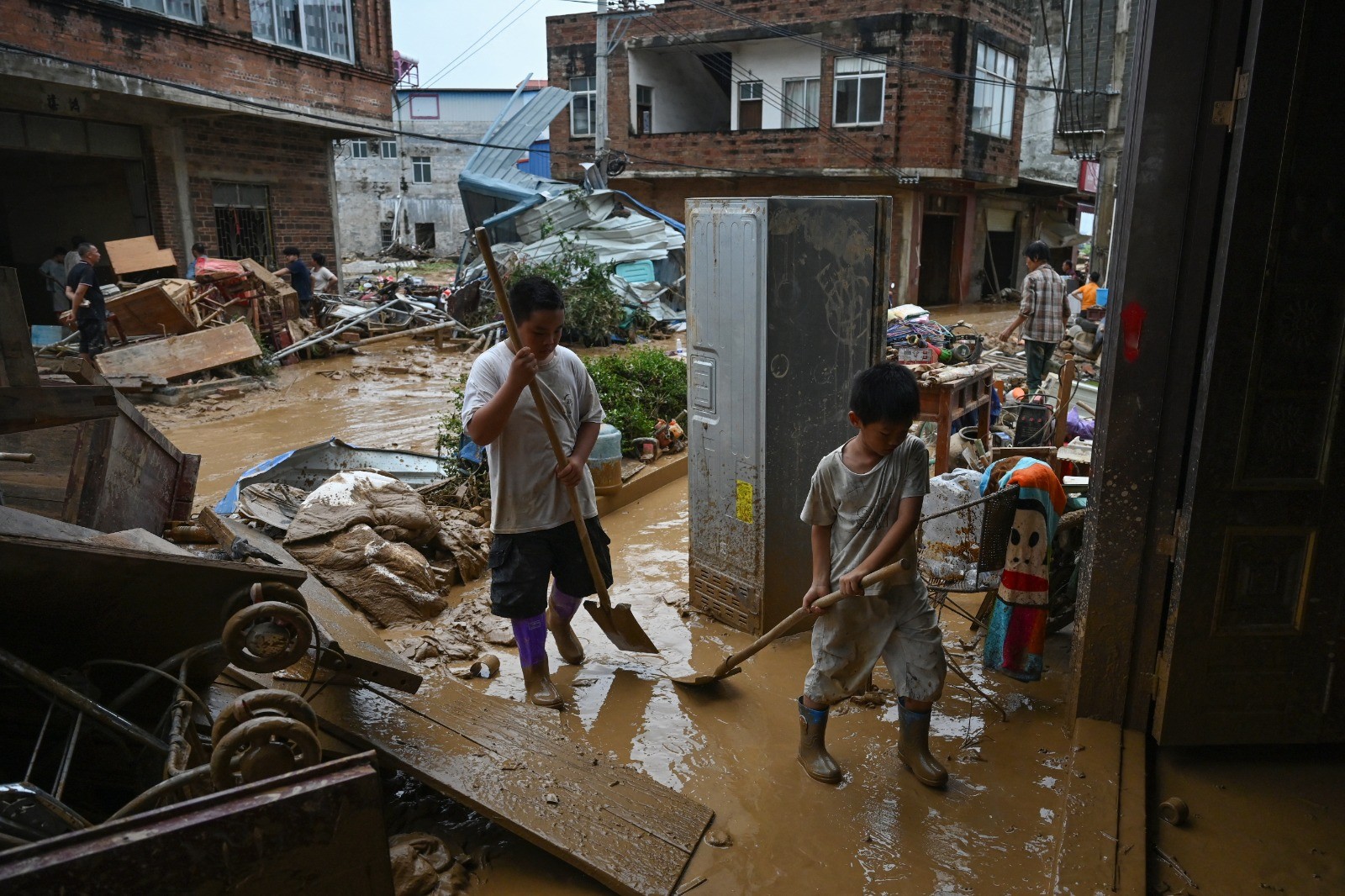 Tempestade Maysak deixa 39 mortos no sul da China após rompimento de barragem
