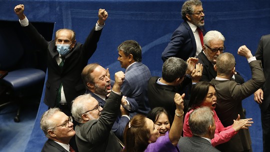 Nem Lula, nem Lira: quem mais lucra com a PEC da Transição são os deputados e senadores 
