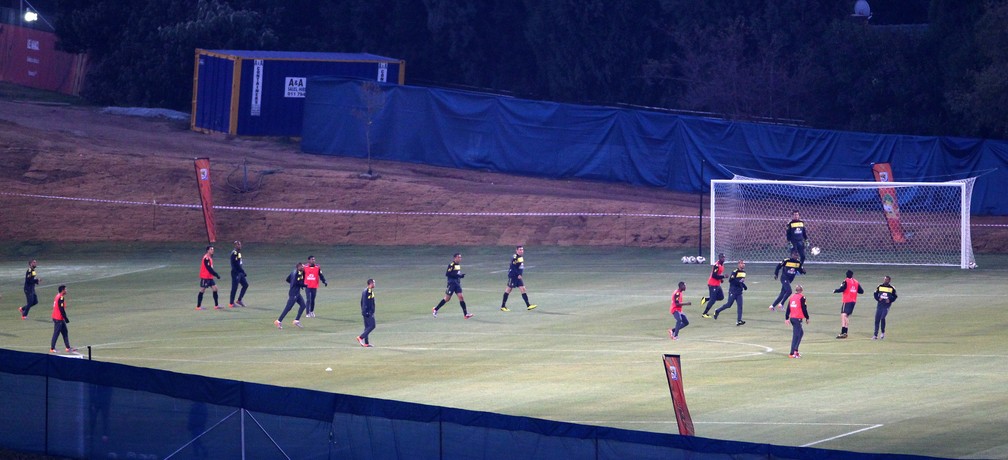Treino da Seleção Brasileira no campo do Saint Stithian College, na África do Sul — Foto: Ivo Gonzalez / Agência O Globo