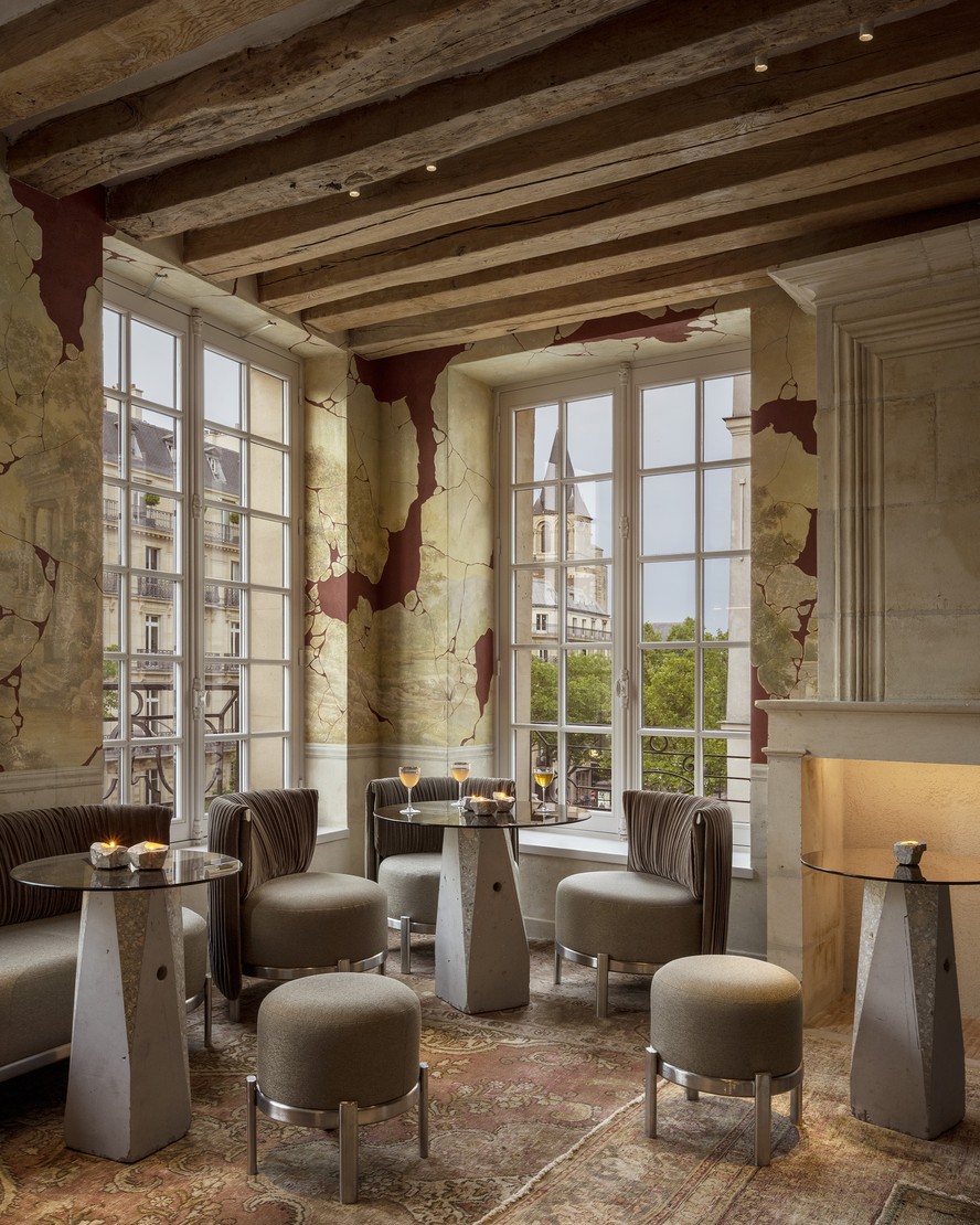 Dona da Louis Vuitton investe em um bar para sua marca em Paris