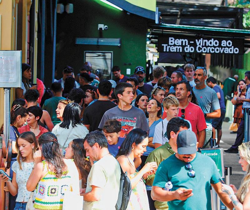 Previsão de vendaval com ventos de até 110 km/h não se confirma; chuva e queda de temperatura deixam ventos mais fracos