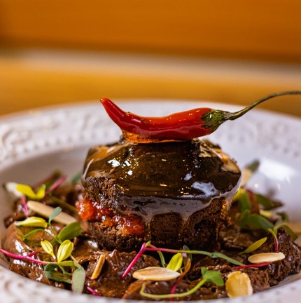 A Ragazza Di Pasta (96643-1151) preparou uma sobremesa especial: a tortina caramelada de cacau com canela e pimenta é recheada com geleia artesanal de pimenta, mousse de chocolate meio amargo com pimenta dedo-de-moça e pimenta calabresa caramelada extraforte: R$ 35,90 — Foto: Divulgação