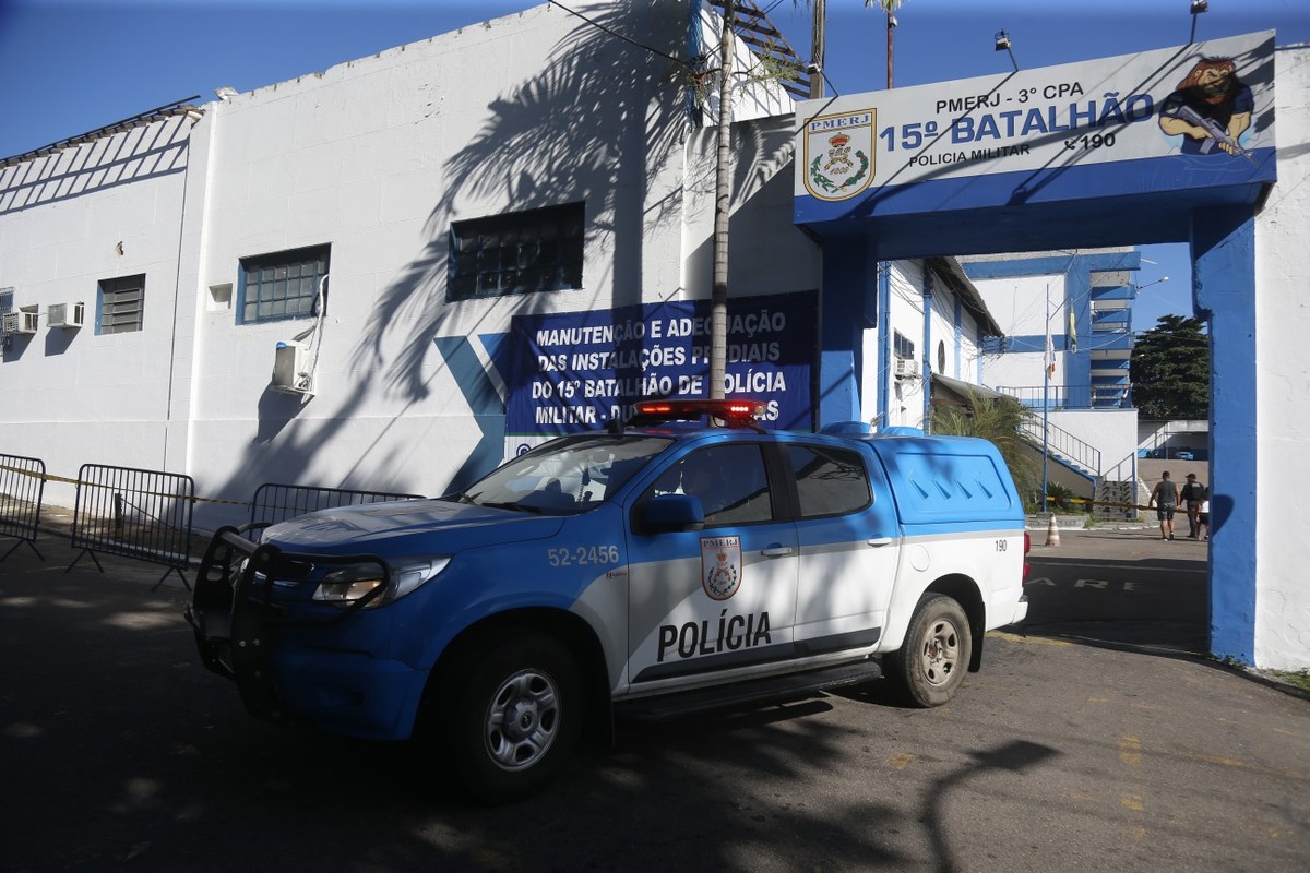 Troca de tiros entre policiais e bandidos na Avenida Brasil leva pânico a motoristas