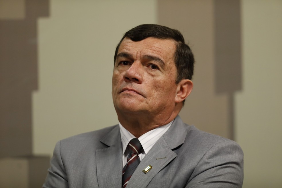 Paulo Sérgio Nogueira, então ministro da Defesa, participa de audiência no Senado — Foto: Cristiano Mariz/Agência O Globo/14-07-2022