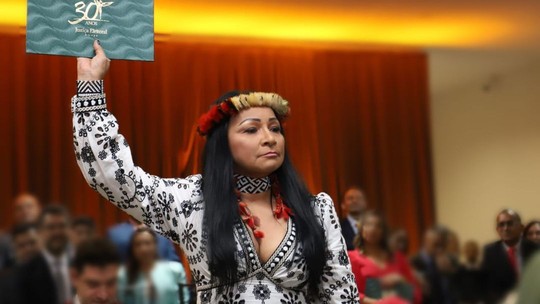 Deputada indígena justifica voto a favor do marco temporal: 'Não podemos voltar na história de 1500'