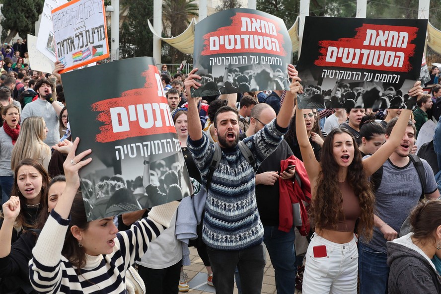 Protesto de estudantes da Universidade de Tel Aviv contra o premier Benjamin Netanyahu