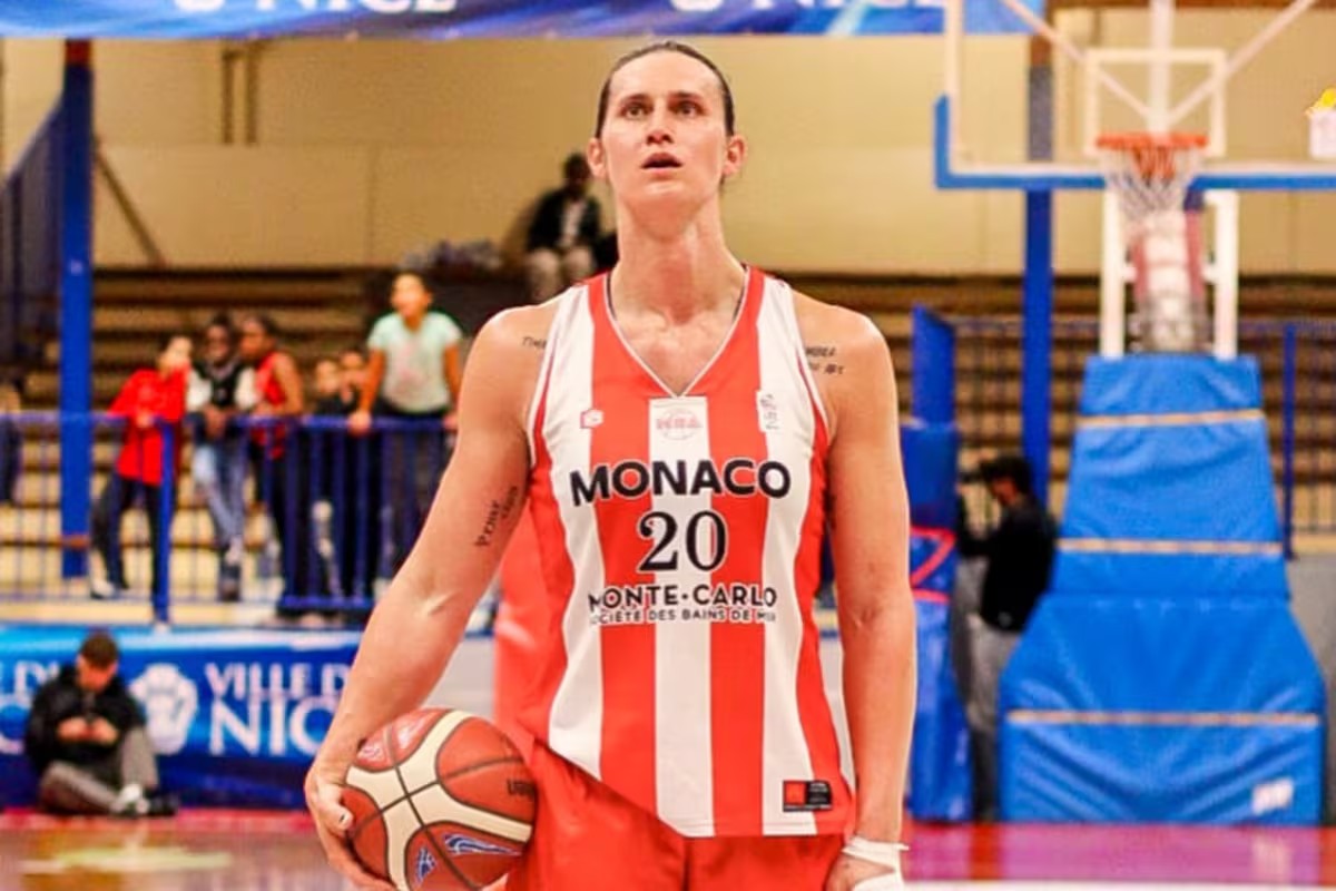 Quem é Julie Tétart, jogadora trans francesa que desafia preconceitos no basquete - Foto