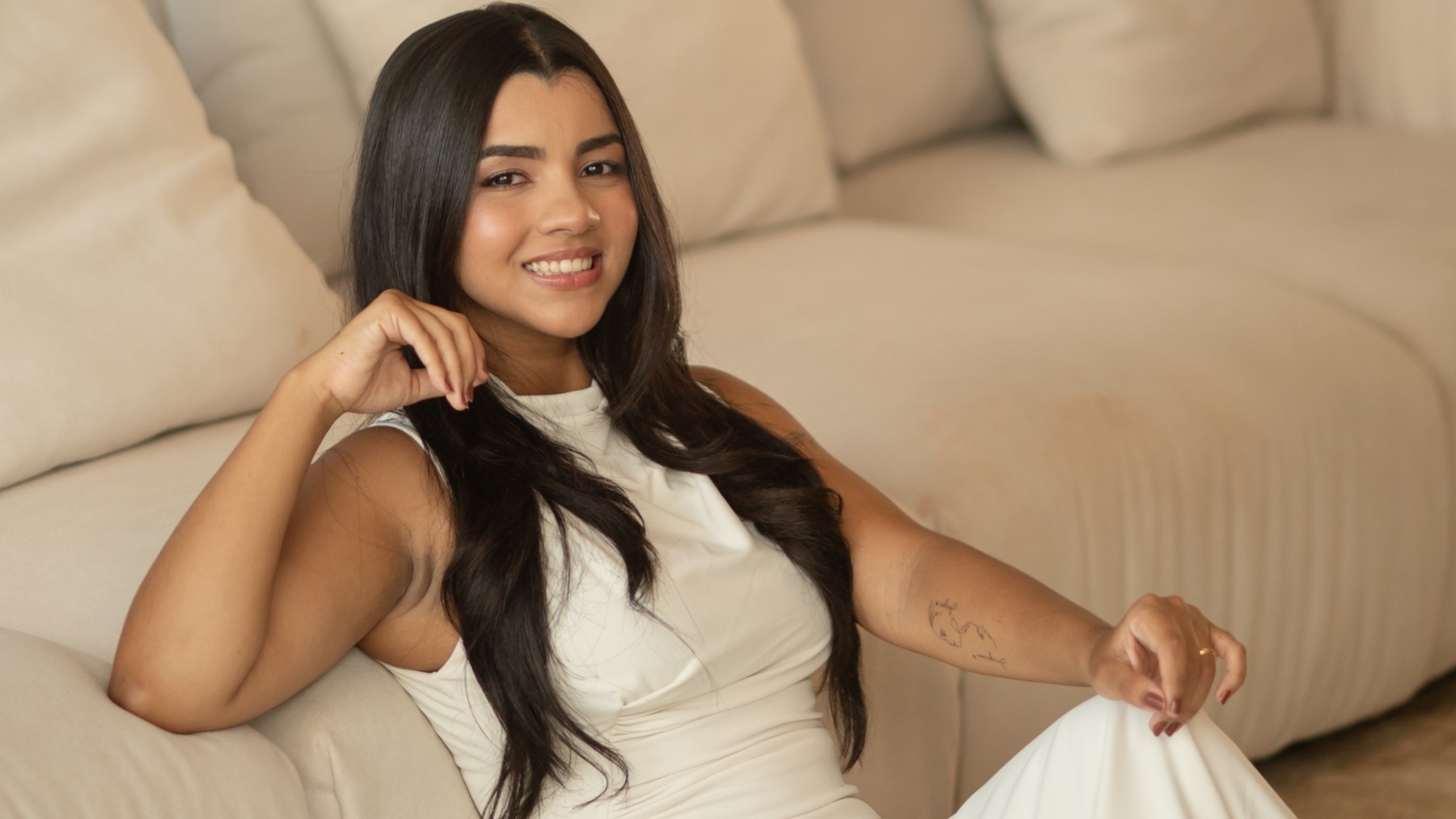 Ary Mirelle fala sobre casamento com João Gomes, exposição dos filhos e cuidados com o corpo após duas gestações - QTU Questões do Universo
