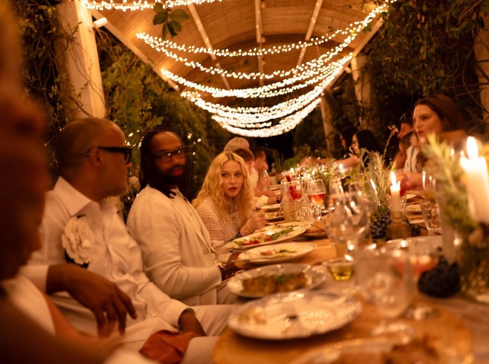 Madonna celebra aniversário de 68 anos rodeada da família na Grécia — Foto: Reprodução/Instagram