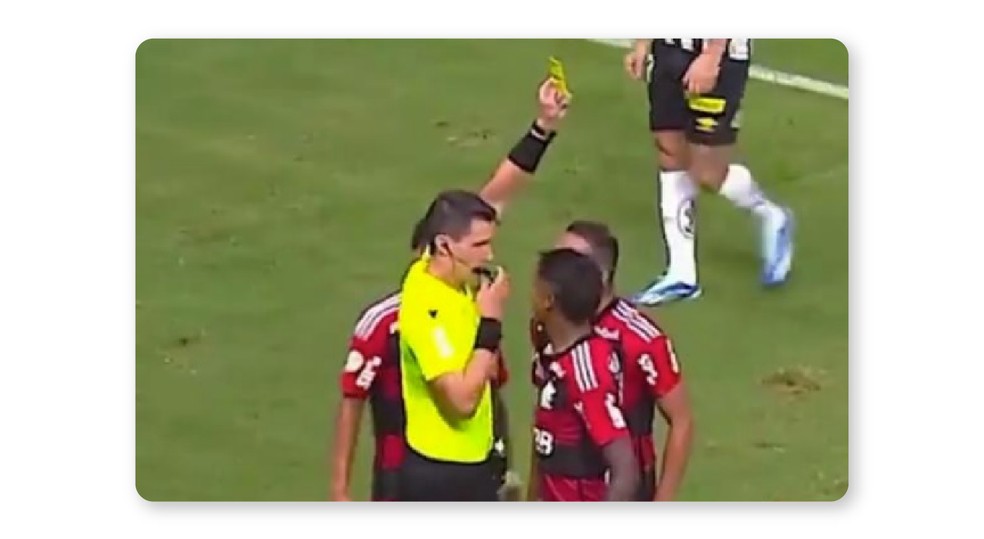 Bruno Henrique toma cartão amarelo nos acréscimos — Foto: Reprodução