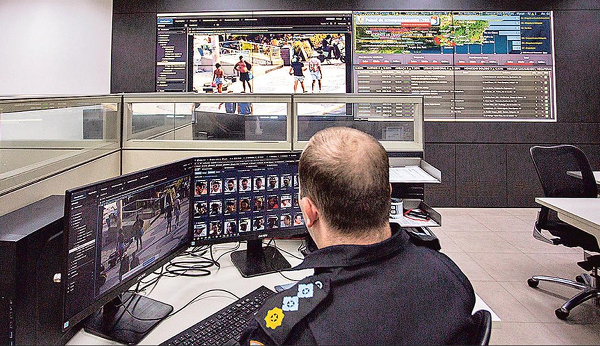 C&acirc;meras com reconhecimento facial e drones auxiliam no patrulhamento do r&eacute;veillon de Copacabana; veja como vai funcionar