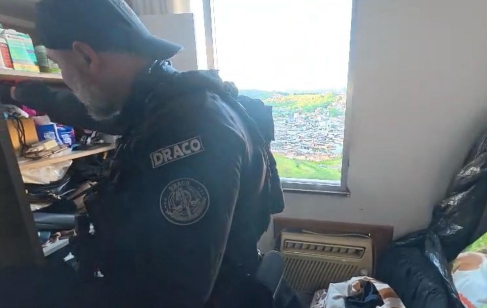 A Draco agent in one of the target locations of the operation — Photo: Reproduction