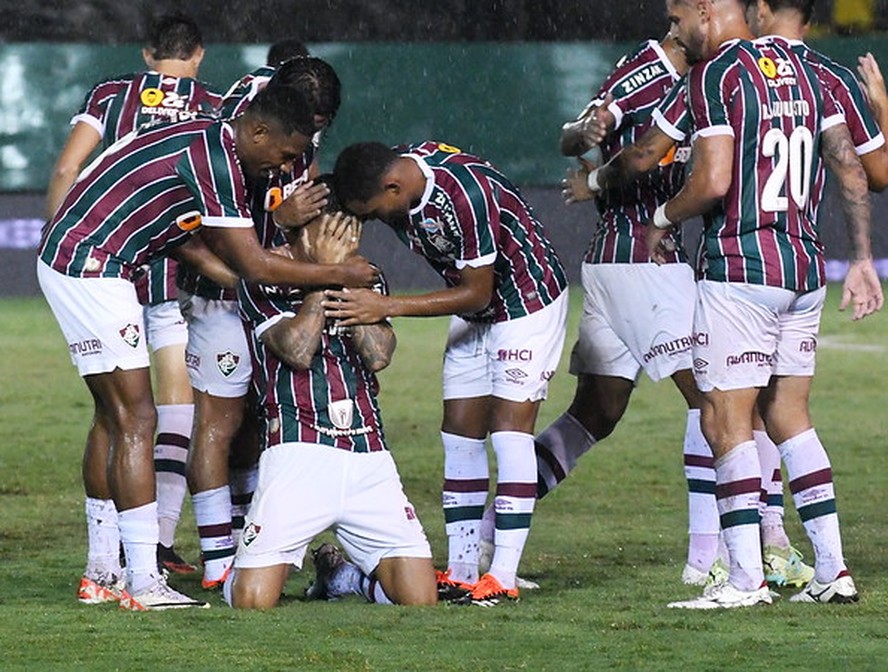 Luan Freitas se emociona após marcar o segundo gol do Fluminense, seu primeiro pelo clube como profissional
