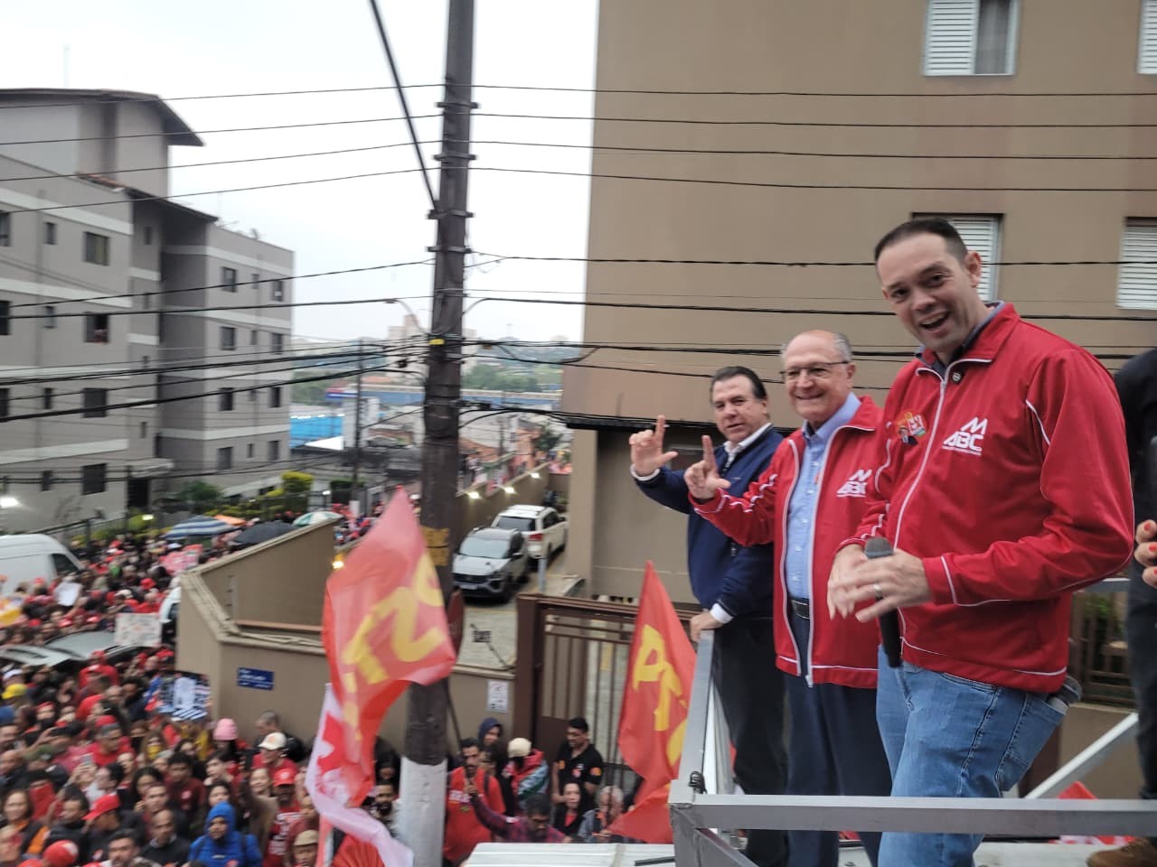 Escalado para converter indecisos a favor de Lula no segundo turno, Alckmin faz de passeata no ABC a eventos religiosos