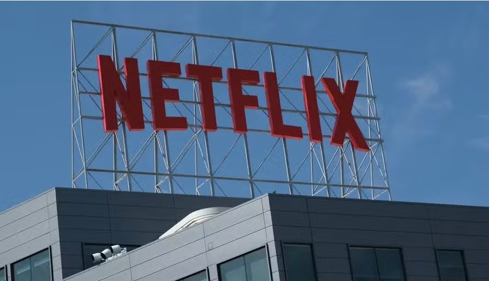 Logo da Netflix no prédio da empresa em Hollywood — Foto: Chris Delmas/AFP