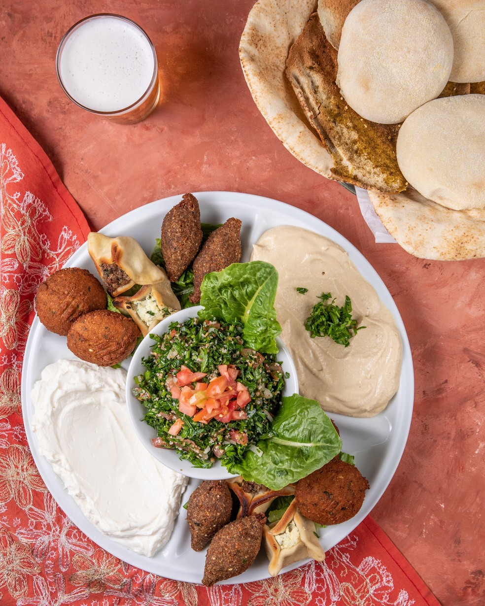 Uma das opções do Amir , para compartilhar, é o Mezze — Foto: Divulgação/Tomas Rangel