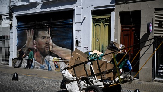 'Não penso mais em chegar ao fim do mês, mas ao fim da semana': 40% dos argentinos estão na pobreza