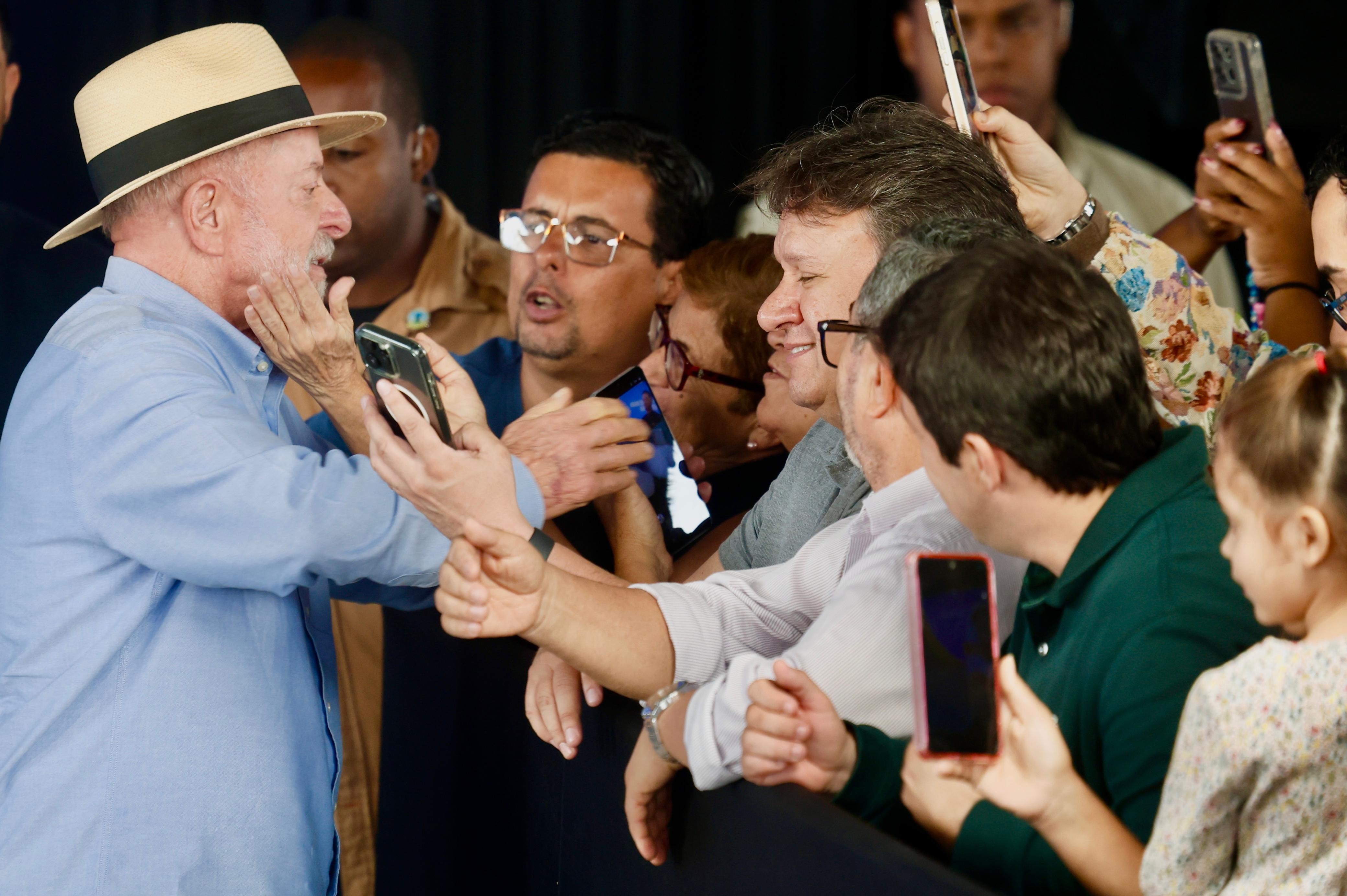 Campanha de Lula aciona TSE e pede remoção de posts de Nikolas que usam ...