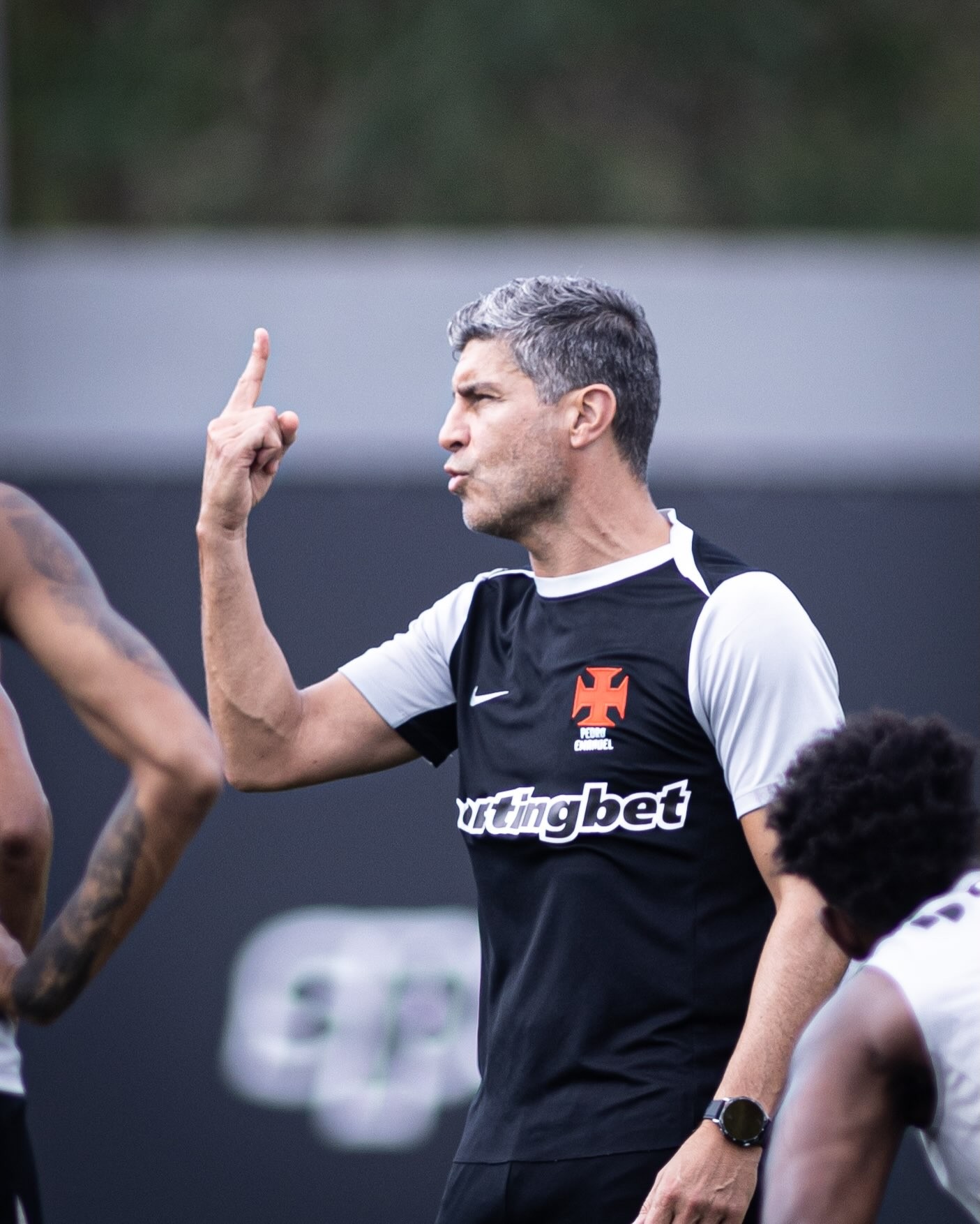 Embalado pelas Copas, Vasco busca primeira vitória no Brasileirão com Pedro Emanuel diante do Bahia