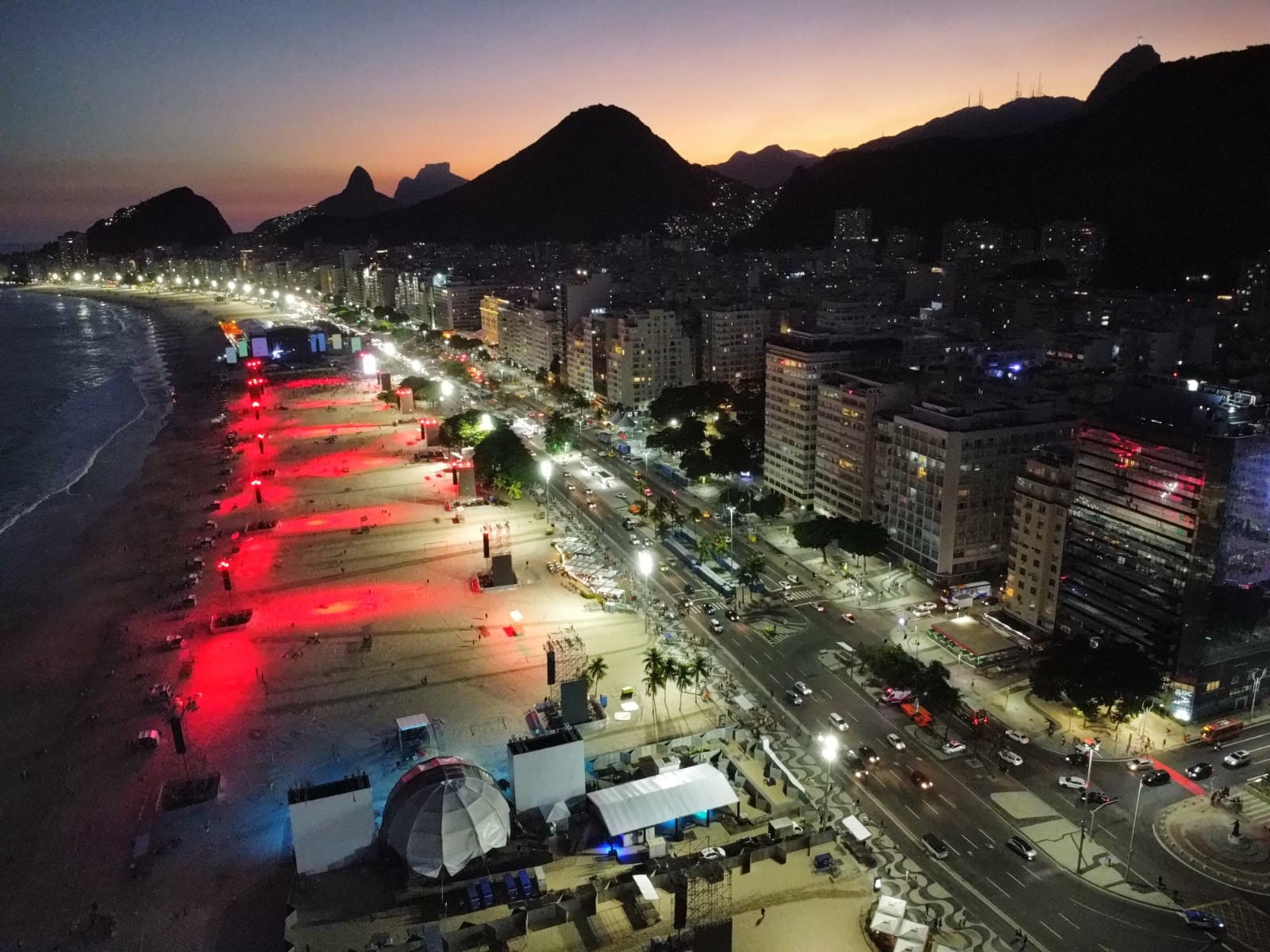 Palco do show da cantora Madonna na praia de Copacabana — Foto: Custodio Coimbra