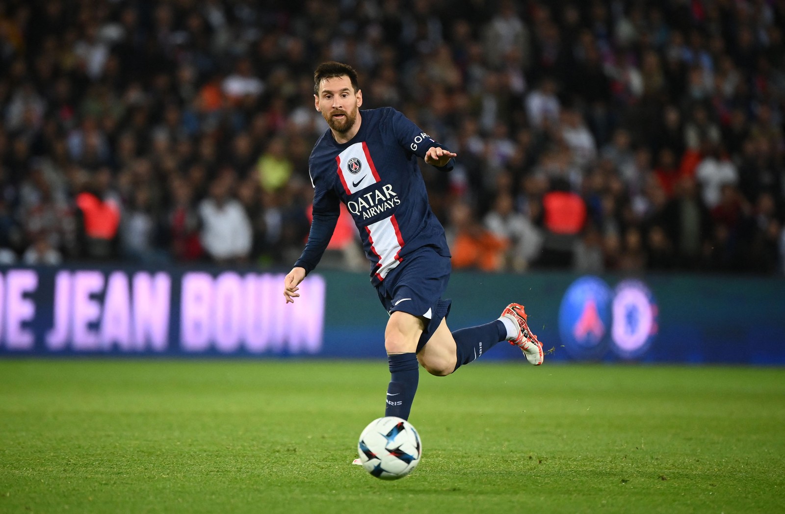 Messi e PSG ainda não decidiram sobre a renovação de vínculo — Foto: FRANCK FIFE / AFP