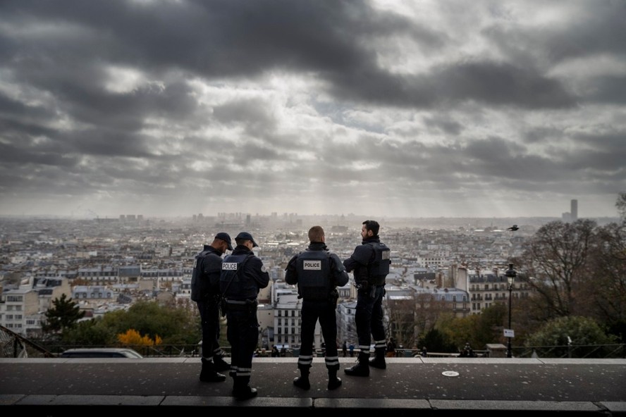 Policiais de patrulha, Paris